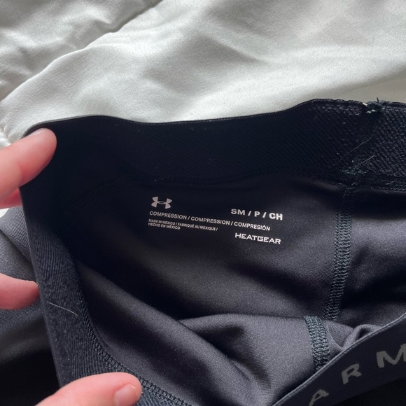 Under Armour Spandex Shorts - Picture 3 of 4